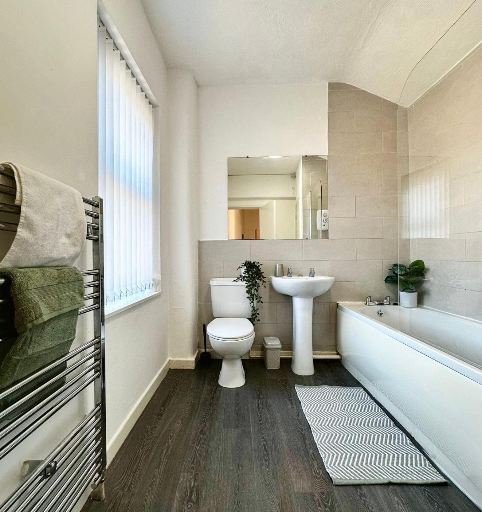Spacious 3-Bedroom Family Home In Ince Exterior foto